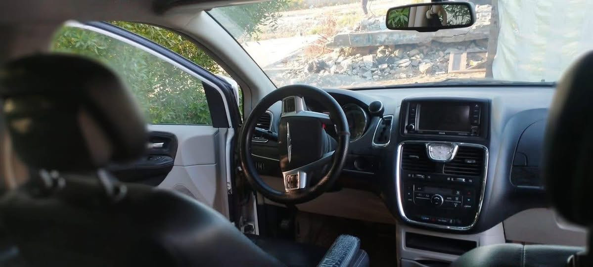 السلام عليكم
دوج كلايسلر موديل 2012

كلين تايتل 

رقم بغداد تحويل ثاني يوم بسمي 

اللون ابيض

فول مواصفات 

✅  بوب الخلفيه كهربائيه 

✅  جنطه كهربائيه 

✅  تبريد 3 قطع 

✅  شاشه كامره 

✅  تحكم ستيرن جهتين 

✅  كشنات جلد 7راكب 

✅  كشنات منفصله

✅  كشنات كهربائيه 

✅  شاشات خلفيه 

✅  تخم تاير جديد 

✅  فئه المحرك 3600  6سلندر 

✅  جام كهربائي امامي خلفي 

✅  وفتح وغلق الأبواب 

جاهزة على اخر حباية

السيارة مال بيت

السياره أمريكي 🇺🇸✈️

السعر 143 وبيه مجال بسيط
***********
