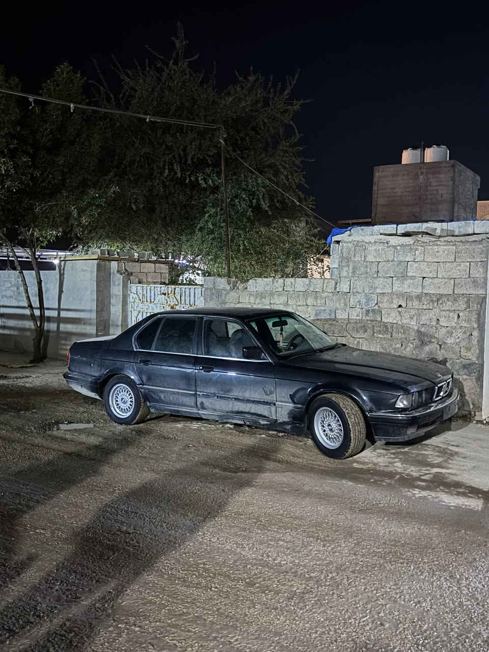 بسم الله الرحمن الرحيم 
بيئيم حجم 735 
موديل 1992
سنويه جديده لحد 2030
هزه جديده تحويل ثاني يوم بسمي 
وياله جديده 
تايرات جديده 
دواخل نضيفه 
بدون ضربه 
(سعرها 47و بيها مجال)
رقم الهاتف 
***********
