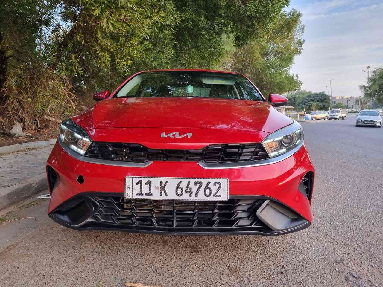 كيا فورتي 2023 لون احمر رقم بغداد ماشية 37 الف ميل
بيها جاملغ امبدل نفس اللون وحافة البنيد مصبوغة لغد ايسر مصلح 
بارد خفيف بالجاملغ الخلفي والقمارة بيها كم رصعة 
-- مواصفات Lx 
  .السيارة نص مواصفات 
محرك 2000 دوش / شاشة ايباد تدعم مار بلي / رادار امامي  / أنظمة قيادة متعدده / تحديد مسار قيادة آليه / 
تحكمات استيرن جهتين / ويل كب كروم فراشة ---- وباقي المواصفات معروفة السيارة جديدة 
سعر 148 وبيها مجال مكانها بغداد 
حي العامل *********** جعفر
