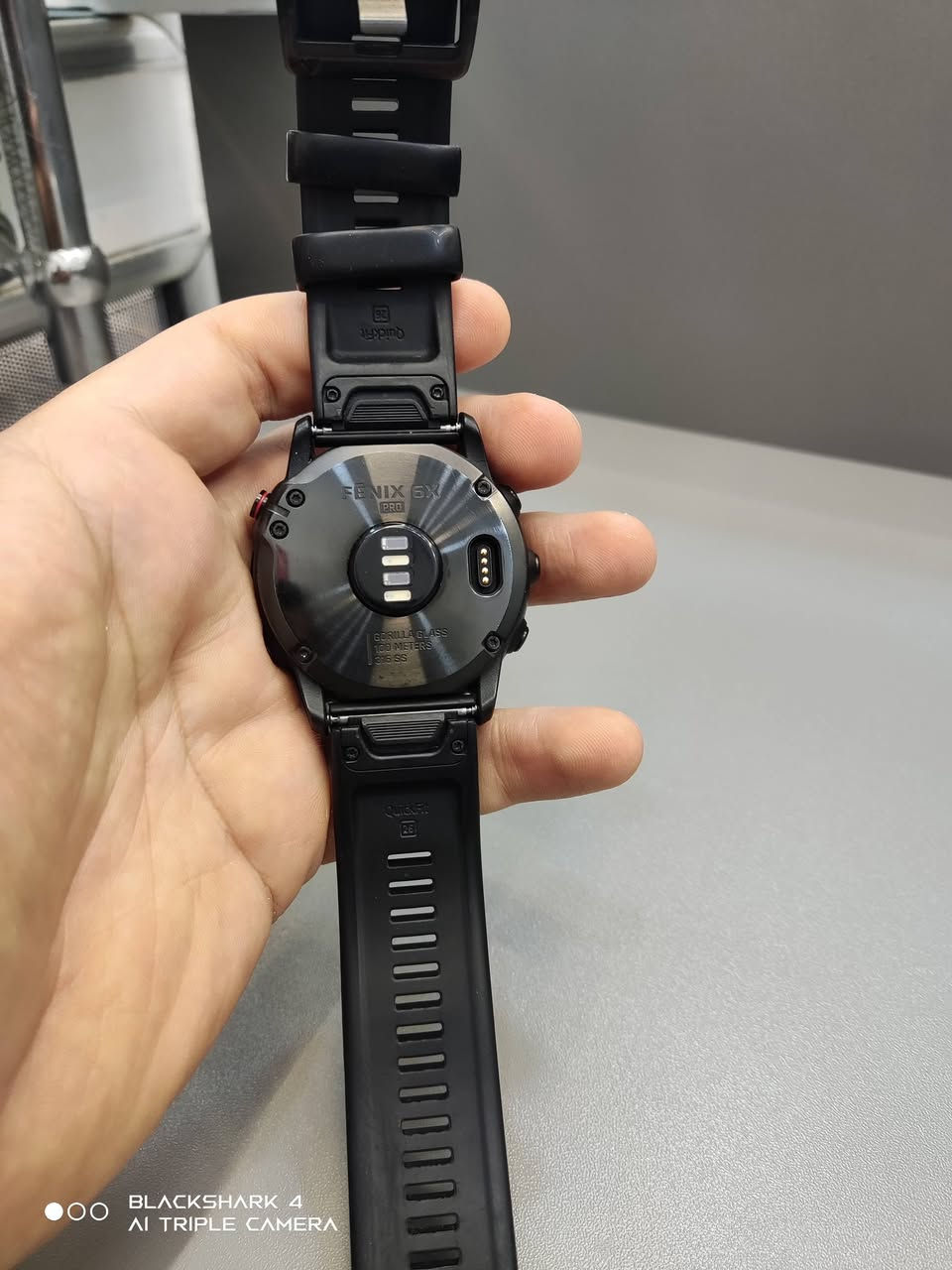 garmin fenix 6X pro
نضافة 90 /💯 
حجم 51 mm 
شحن 21 يوم كيبل شحن أصلي 
تدعم خرائط العراق للاستفسار ***********
