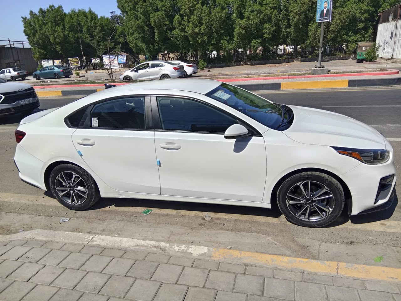 السلام عليكم فورتي موديل 2021
بجم كبس 
ماشية 70 
شاشة كبيرة 
تحكمات استيرن 
تحديد مسار 
كير مكينة كفالة 
انضمة قيادة سبورت اعتيادي ذكي 
تشغيل عن بعد 
الحادث باب وجاملغ مصبوغ خلف السايق 
*********** بغداد حي اور
