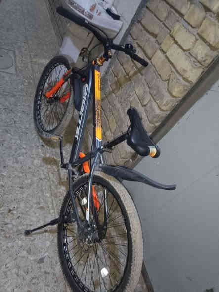 السلام عليكم بايسكل كنت حجم 24للبيع البايسكل نضيف كلش ماصالي هواي من اخذته بس الركبه مالته تلعب للمصداقيه  مكاني بغداد الامين الثانيه ***********
