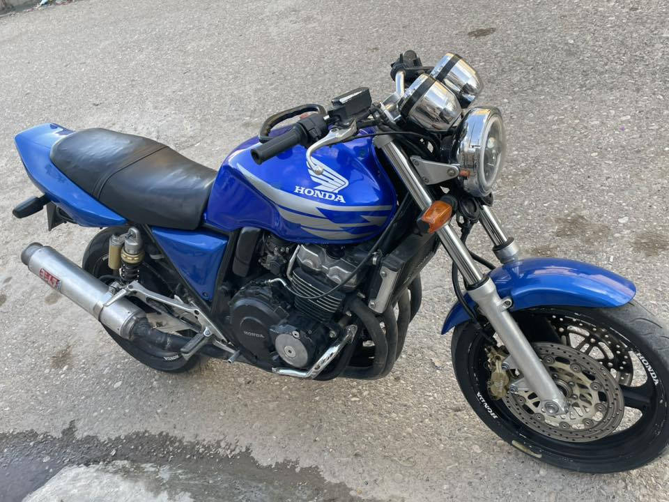 دراجة CB400 مودیل 2002 دراجة نظیف أي عیب مابي محرك کلا شغال اوراق کامل سعر  1350بي مجال  مراوس  هم يرهم  حسب القناعه مکان کرکوك رقم موبایل***********مكاني كركوك
ــــــــــــــــــــــــــــــــــــــــــــــــــــــــــــــــــــــــــ
ماتۆڕ CB400 مودیل 2002 ماتۆڕەکە خاوێنە هیچ کێشەیەکی نییە مەکینەی  کارەبای هەموو گیانی ئیش ئەکات مەنەفێسی کاملە سعری 1350 مەجالي تیایە شوێن کەرکوک ژمارەی موبایل ***********
