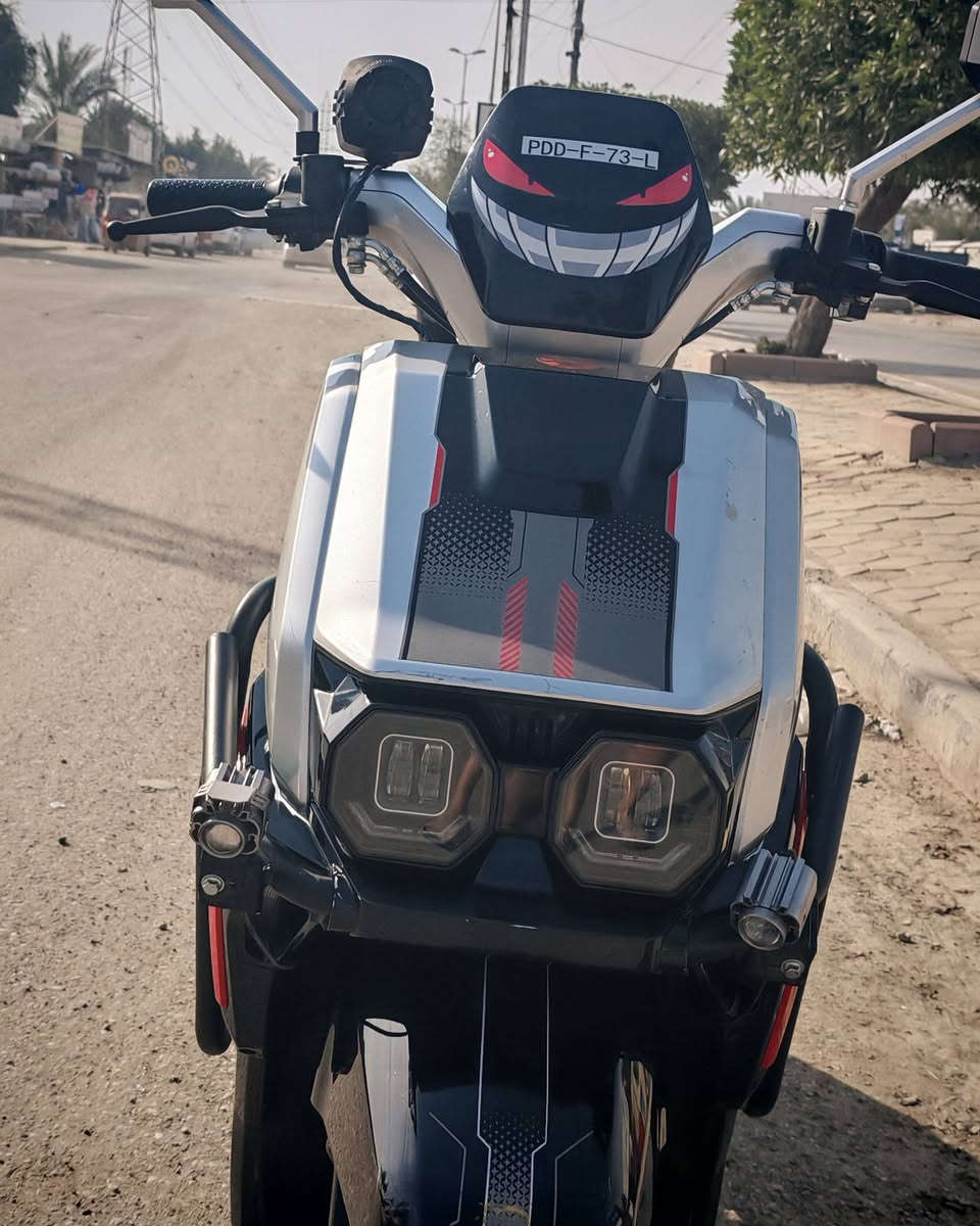 دراء شحن شركة الجوهرة البحرية دراجة بعدهة جديدة فول مواصفات دراجة ضخمة صارلهة 5 اشهر *********** بغداد / الغزالية
• ام بي 3
•4 سرع نضام سبورت 
•درع كامل للدراجة 
•جنطة خلفية 
•نضام زينون كلش قوي + بلوجكترات زينون
•6 بطاريات حجم كبير 
• سويجات 2 و بصمات 2
•لد نهاري ونشرة متغيرة 
منفذ شحن 
ستاند تلفون
