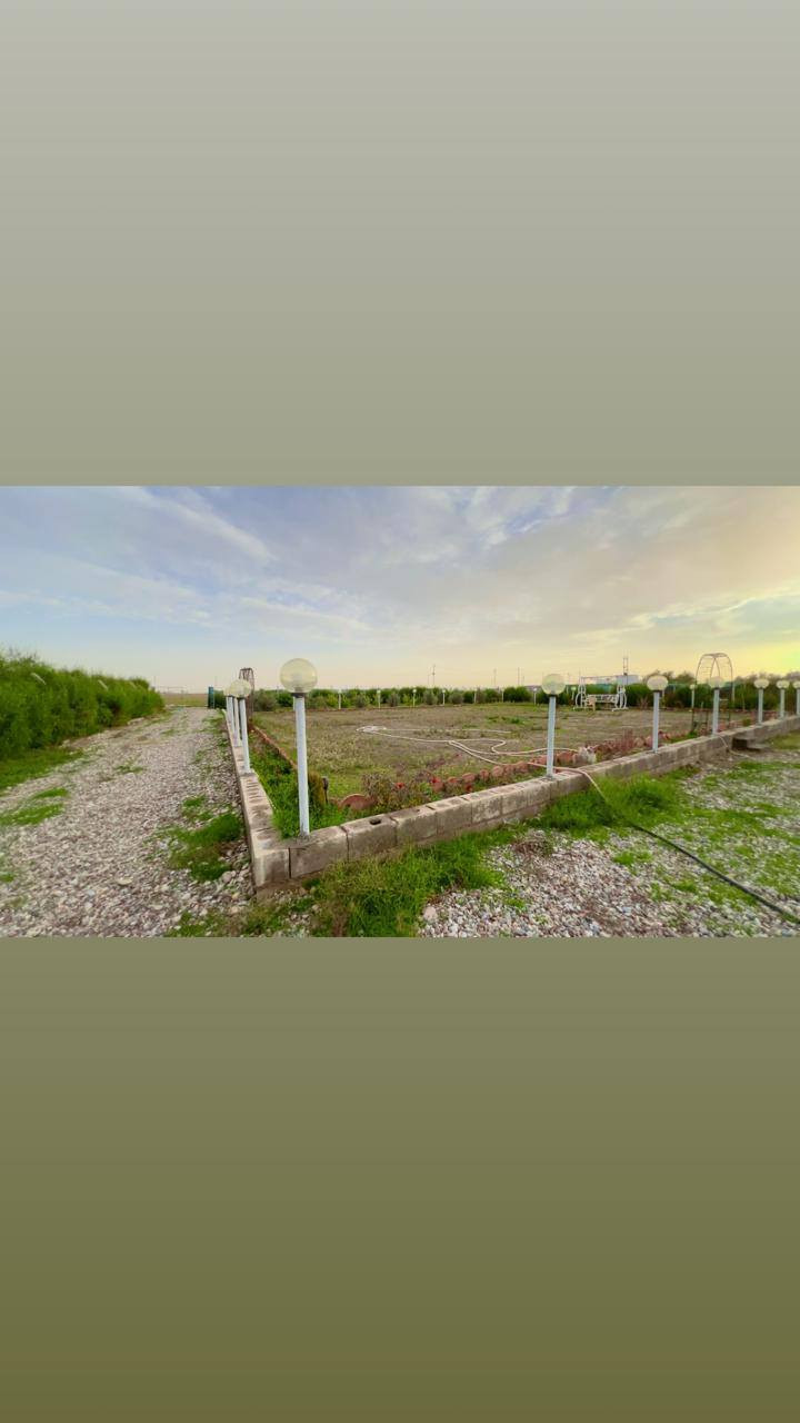 مزرعه للبيع مساحة ١٦٠٠ متر يتكون من غرفة وصحيات وبيها كهرباء وبير توازي اتصال ع رقم *********** السعر ٣٢ مليون وبيها مجال ان شاءالله
