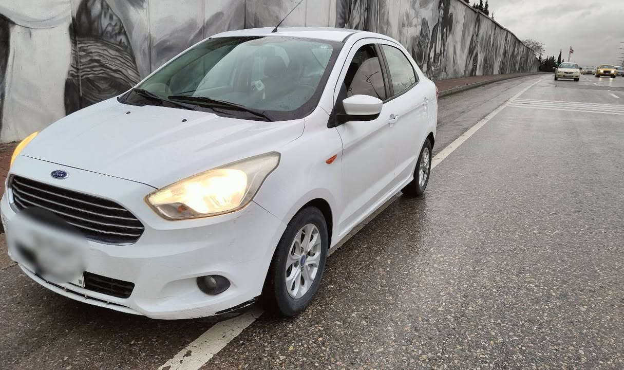 بە ناوی خوای  گەورە  فۆرد فیگۆ  مۆدیل  2017  گیڕ مەکینە  بەشەرت   تەڀەی  گیڕ بەشرت  تەقەورەقە   بەشەرت   زۆر تازە  ماوتەوە   دینار  مەسرفی  نییە  تەبریت  ساردو گەرم  سعر 87 گەڵا    دوو ڀارچە بۆیاخ   بی دعم   سیارەکە زۆر  بنزین کەم ئەخوات بی مسرفە  *********** السليمانية, العراق
