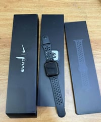 ساعة آبل Apple Watch Series 7 Nike لون اسود كامله ملحقاته  بطارية ‎83‎...