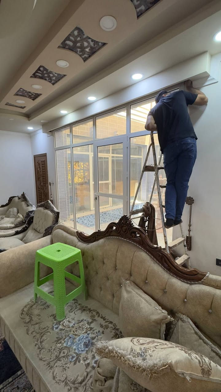 ثنين تخم  ستائر 
 واحد 5 امتار  والثاني 4 امتار 
ثلاث قطع قذيفه وتور وبطانه 
السعر 140  الف 
بيع مال مستعجل لان دابيع غراض البيت 
النجف قرية الغدير 
الرقم *********** 
او ع رصيد مباشرة ***********
