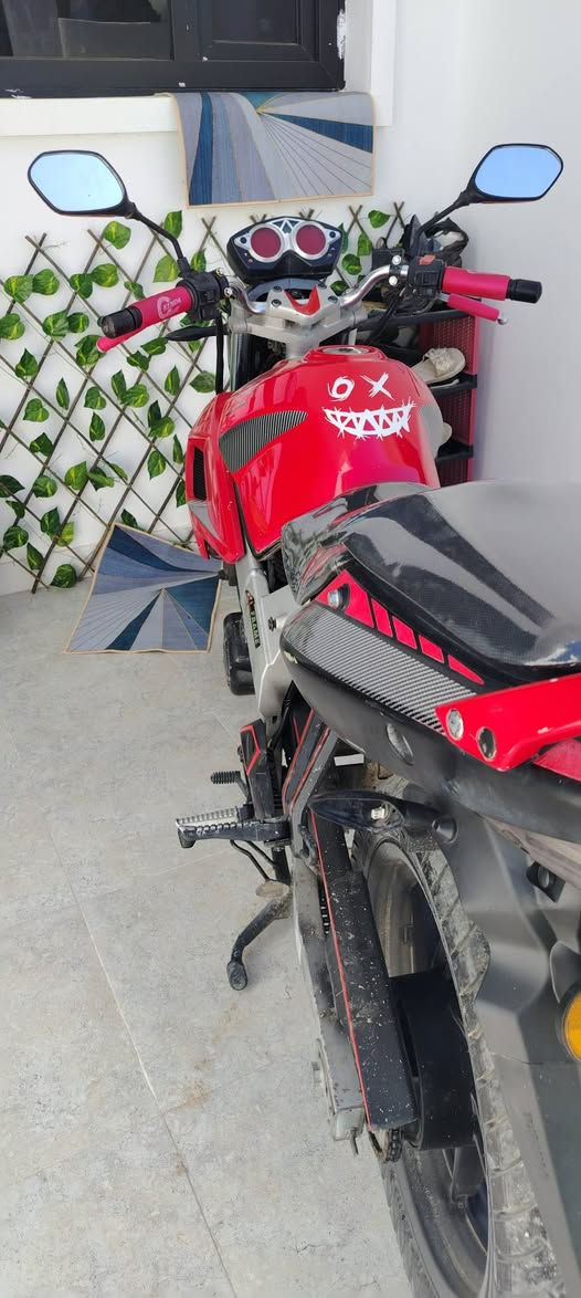 السلام عليكم كايمكو بطح للبيع
السعر مليون وربع وبي مجال
مواصفاته
مسجل بي سنويه+مضمون التحويل ثاني يوم
محرك 200cc
نوزل مو مو كابريته يعني انسه العطلات
المحرك ما مفتوح
الدراجه ما متعوبه نضيفه شوفت عينك
للاستفسار ***********
