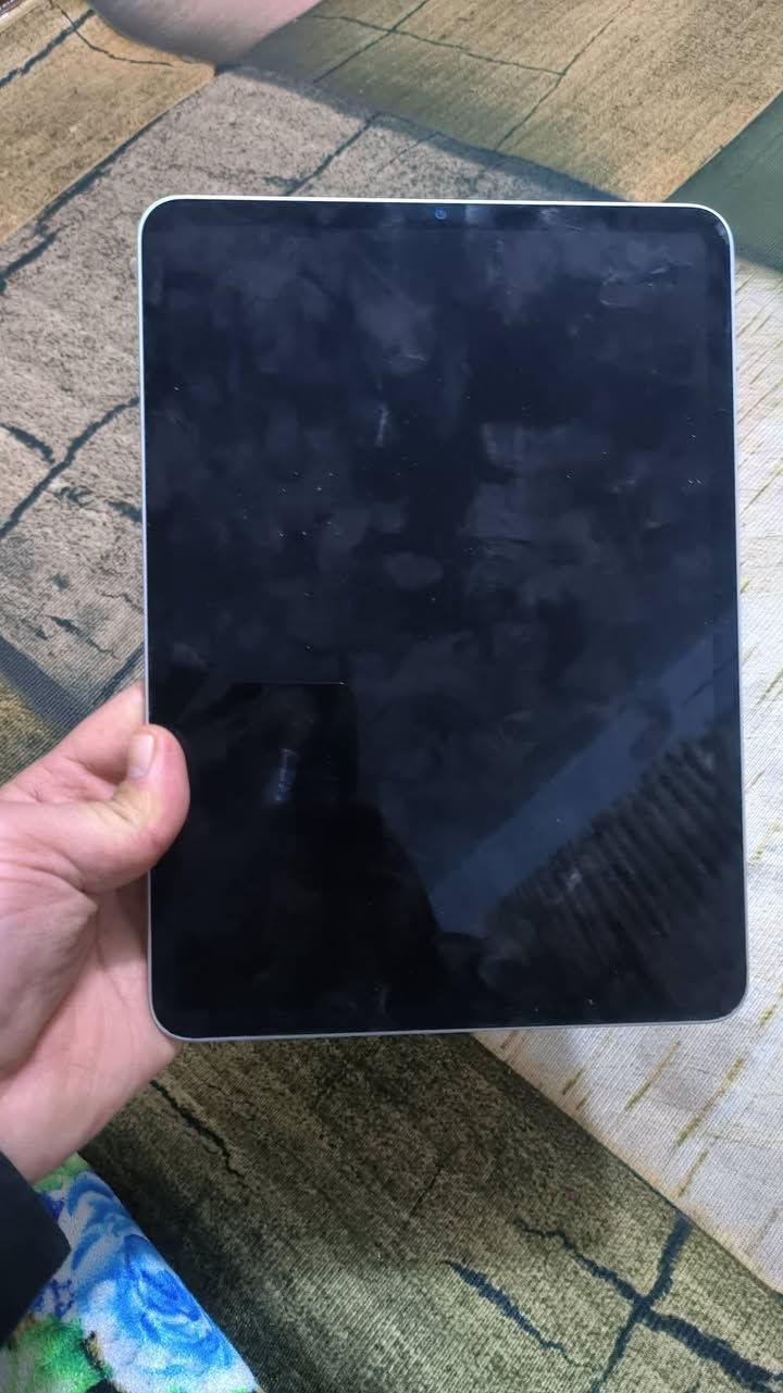 ايباد ابل ام 2 الجهاز ساكت ابيعكم حديد اللي يفيده يراسلني او يتصل واتساب موجود فقط*********** سعره 150 ابيع لك طافي
