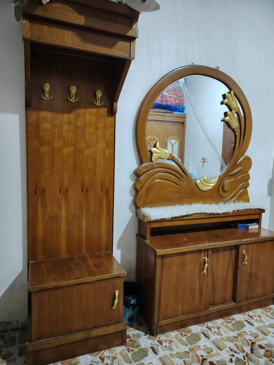 السلام عليكم غرفه اخشاب للبيع السعر 400 أو بيها مجال الاستفسار ***********
