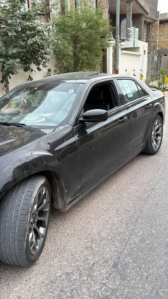 وجاذبة:
📣 إعلان بيع سيارة: كرايسلر 300 (أوباما)
السلام عليكم.. للبيع أو المراوس * النوع والموديل: كرايسلر 300 (أوباما) موديل 2019، بحالة ممتازة جداً (طك كارتون).
 المواصفات: فول مواصفات، محرك 6 سلندر سعة 3600.
 الوضع الميكانيكي: المحرك، الجير، والحدادية مكفولين بالكامل.
 الإضافات: * تخم تاير جديد بالكامل.
 تبريد ثلج وجاهز للصيف.
 قصتها والجنطة متومة طبق الأصل.
 المكان: البصرة.
💰 السعر والاتصال:
 السعر: 75 ورقة 

 (جوا سعر السوق).
 للتواصل والاستفسار: ***********
