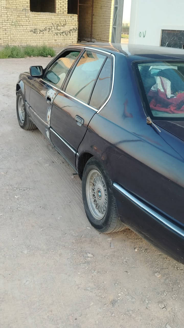 السلام عليكم بيع سريع
 بي إم دبليو للبيع 730

رقم بغداد إنكليزي بسمي 
تحويل ثاني يوم 
مكينة جيدة كير البك بي صفنة
صدر امامي جديد 
صدر خلفي نص
تبريد شغال 
كهربائية شغال 
السيارة خير من اللة  مال جناي يرادلهة ترتيب 
داخلها كلش حلو ونظيف 
السعر 30$قفل 
مكانها بلدورة ***********
