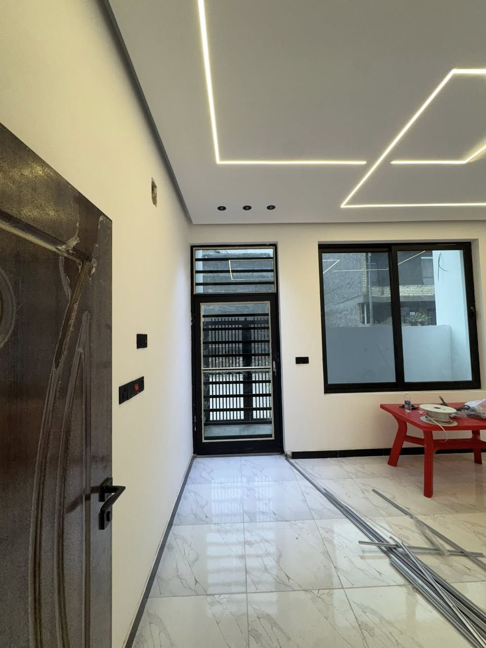 لبيع تونات  المساحة 50 طابقين ونص بيتونه جبيرة متر واجه 5 نزال 10 دورة البعيثة تنازل القلعة البيضاء بسمي بناء جديد للاسفتسار واتساب ***********
