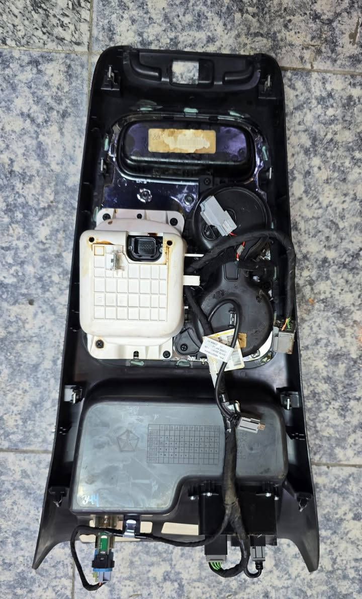 غراض دورنكو فقط (كشنات صف ثالث - تحكم ماوس كير وسطي ) مفتوح من سياره مديل 20 كاملات ويه ملحقاتهن مكان البصره 
***********
