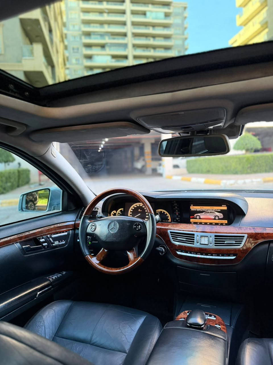 مرسيدس S550 موديل 2008
 محدث كامل 2013

الموديل: 2008
التحديث: شكل 2013 كامل
الوارد: خليجي – صفر شركة سردار
المحرك: 8 سلندر بنزين

المواصفات:

- فول مواصفات
- سقف بانوراما
- نظام تحديد المسار
- 5 ستائر كهربائية
- أوتو ستوب
- بارك أسست
- ديكورات فورميكا فاخرة
- مقاعد أمامية وخلفية مساج
- شاشة معلومات
- كاميرا
- هاتف
- أوتو هولد
- حساسات أمامية وخلفية
- مقاعد كهربائية
- مقود كهربائي
- تبديل سرعات على المقود (جير ستيرن)

حالة السيارة:

- قطعتان صبغ تجميلي فقط
- بدون حوادث
- بدون دواخل
- محرك وكير أصليان ولم يتم فتحهما
- الكهرباء كاملة بشرط
- إطارات ووِيالات جديدة
- رقم وسنوية جديدة

الموقع:
السليمانية

للاستفسار: ***********
