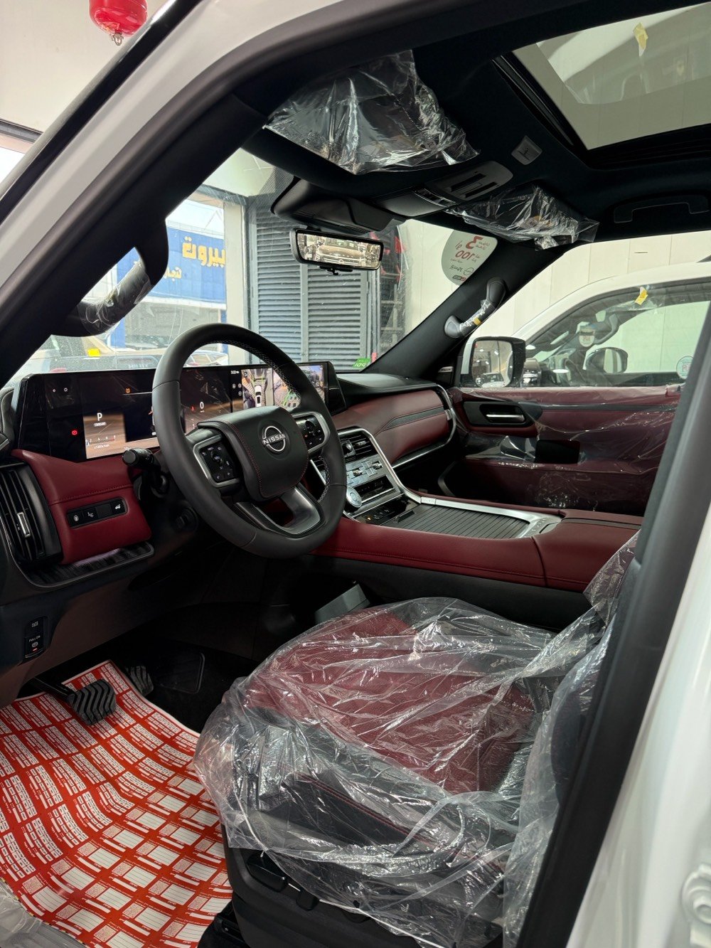 بلاتينيوم ابيض 2026 رقم بغداد بانوراما رادار تحديد مسار قيادة ذاتية نقطة عمياء داتا شو عرض على الزجاج كراسي مساج وكهرباء وتدفئة وتبريد وذاكرة محرك 6 سلندر تنفس طبيعي داخل احمر فور ويل و5 كامرات وشاشة كبيرة متصلة وشاشات خلفية وجنطه كهرباء والكراسي الاخيرة كهرباء 