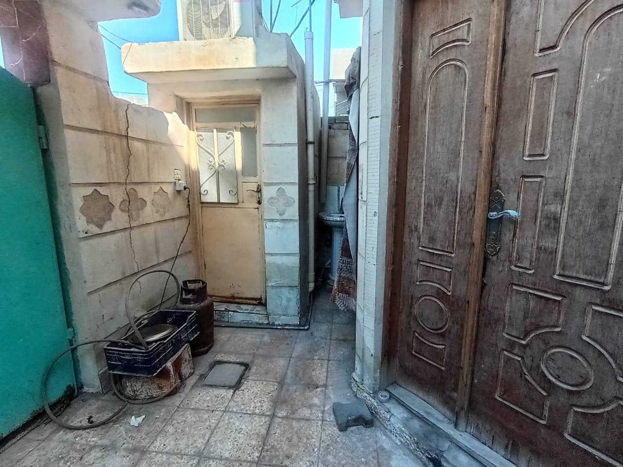 بيت في السياسين المساحه ١٠٠ متر ٥ في ٢٠  السعر ١٢٥ مليون قابل لتفاوض
***********
