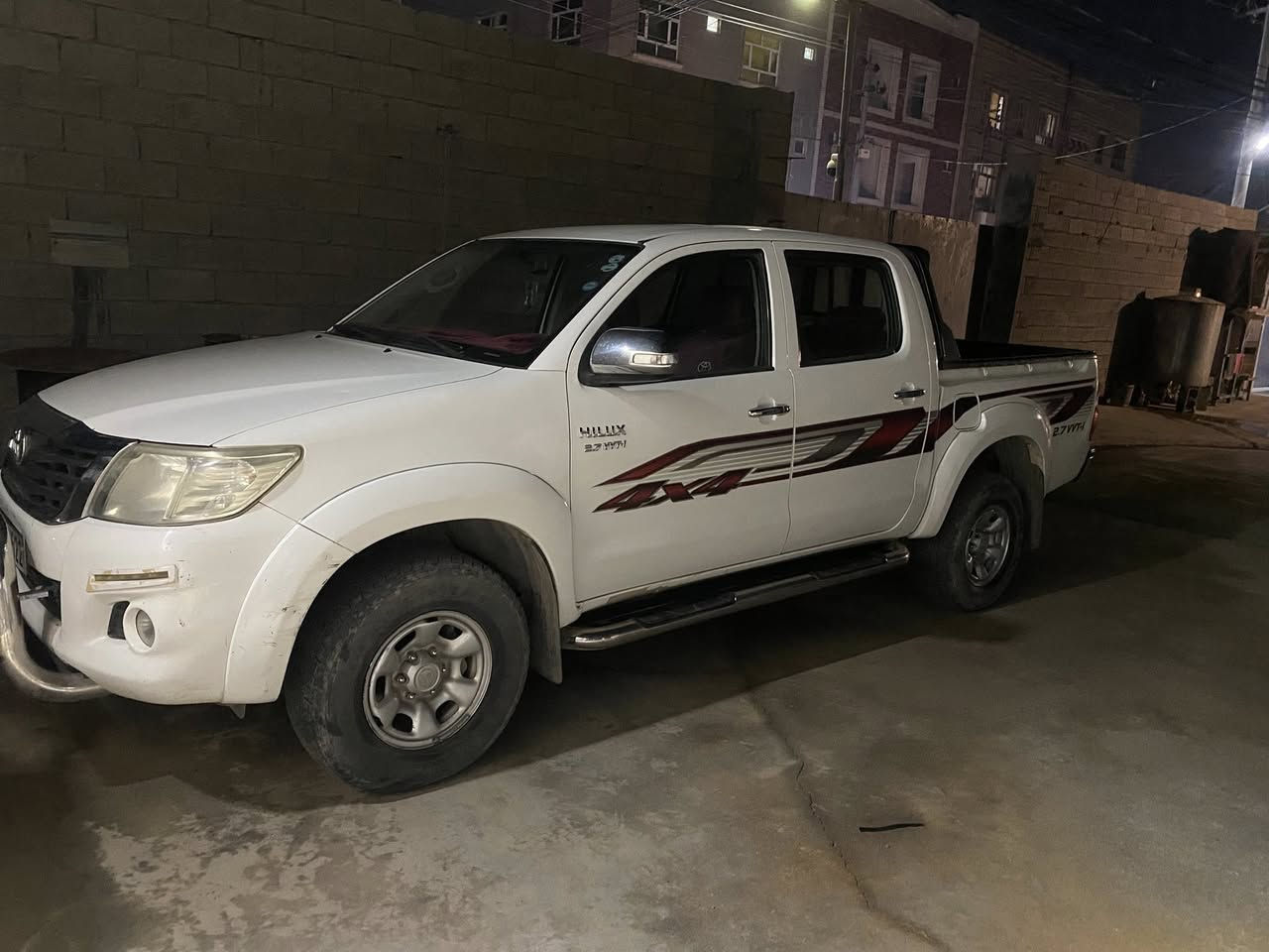 السلام عليكم تيوتا هايلوكس دبل اكسن  للبيع  موديل 2012 كيرعادي  مكفوله محرك كير اكسن رقم اربيل بسمي تحويل مباشر    بشرط بدون حادث بدون صبغ  سعر  210وبيه مجال المو شراي لا يتعبنه المكان اربيل الاتصال على الرقم ***********
