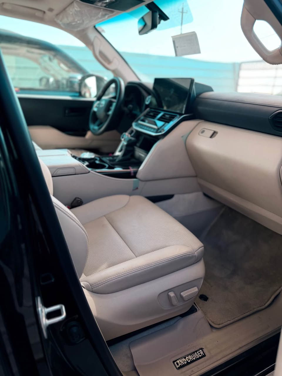 لاندكروز 2025 بلاك  GXR  تنفس طبيعي رقم شمالي ماشيه 16 الف الموصفات بصمه فتحه باب كهرباء جلد تبريد كشن شاشه كبيره ويل كب وموصفات عديده السياره مكفوله كفاله عامه السعر 69 الف دولار وبيه مجال بسيط الرقم *********** بغداد, العراق
