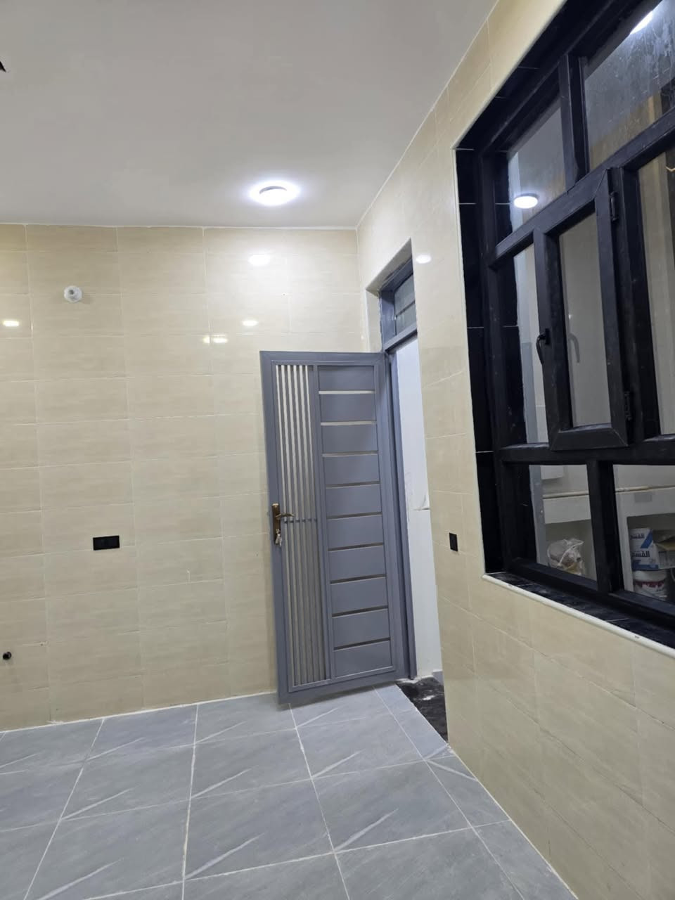 🏡 2 بيوت للبيع_بناء حديث
الديوانية / مجمع توحيد العفلوكي طريق السنيه السياحي وره سكة القطار . 
🔸طابو زراعي سند 25  . 
مساحة البيت الواحد 200م² – طابق واحد
🔹 2 غرفه نوم + استقبال + صالة
🔹 3 صحيات
🔹 مطبخ 
📞 للاستفسار:*********** واتساب مراجعه المكتب العاصمة للعقارات والمقاولات العامه العنوان الديوانية ام الخيل ساحه الاحتفالات قرب البلديه الجديده ***********
