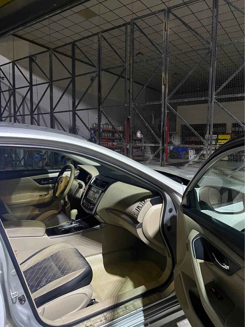 Nissan altima 2016 S                              بوفروشتن ناوزةرد مواسةفات بةسمة شاشة كاميرا تعديل سرعة گوشين كارةباي زور مواسةفاتي تر سةيارةكة سبوغ عام نيية بة سبوغ عام دةفروشم بي ناوگرتن پيش و پشتي كةپسة   هةموو شتي نوية سةنةوي هةتا ٢٠٢٨ وة ١٠ وةرةقة غرامةي لةسةرة گير و مةكينةو تةبريد و تةقةو رةقةو بةناوكردن غةرامة وةرگةران براوة هةمووي بةشةرت سعري ١٠٠ وةرةقةو مةجال شوين هةولير *********** أربيل, العراق
