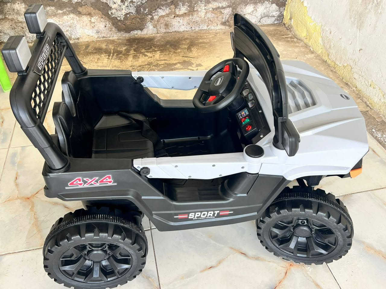 السلام عليكم
سيارة شحن باتري مستخدمة شهر واحد فقط 
سيارة حلوة ومرتبة 
تحمل وزن 8 سنوات 
سعرها 175 وبيها مجال  
للاستفسار مراسلة الحساب او الاتصال ***********
