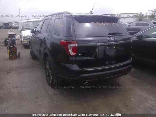 السلام عليكم 

فورد اكسبلور موديل 2018 فئة XlT 

حادثها بنيد وچاملغ خفيف  

بيها 3قطع صبغ 

بچم 20 دعامية وغراضها وشباچ
ماشيه 112الف 

3قطع تبريد بارد ثلج وحار كامل 

كراسي VIP مفصوله متحركه 

صندوك كهرباء بصمة تشغيل بصمة أبواب تشغيل عن بعد صندوك عن بعد 

محرك 3500CC شرط هو والكير

حساسات امامي خلفي 
تخم تاير نضيف 
اشاير بل مري 
زراك كامره خلفيه 
تحكمات ستيرن كامله 
شاشه چبيره وتدعم ابل كار بلي 
تدفئة ستيرن
كراسي كهرباء 
سونارها موجود جديد 
رقمها اربيل الدولي الجديد 
سنويه لل29 هزه لل26
مري كهرباء
مكفولة كير محرك كهربائيات 
ميزانيه وبلنص وصدر امامي خلفي 

مكاني /بغداد حي دراغ 
للاستفسار /*********** 
السعر /175 وبيها مجال بغداد
