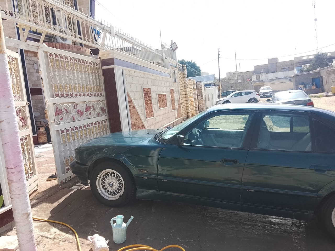 سلام عليكم 
بي ام موديل 94 كير عادي حجم 525 اصل  
السياره بيهة ضربه بل چاملغ الخلفي 
تبريد ثلج 
مكينه جديده بس بيهة بخار قليل بس بل كبس القوي 
مكينه مسكر 25  
حداديه عوزهة بس قاعده دبل امامي 
لايت زنون ناصي عالي 
السياره بسمي رقم بغداد  
نواقص السياره دگم جام و يده باب السائق و قاعده دبل امامي اترايك 200 وين ما يعجبك سافر جاهزه على اخر حبايه  توني شاد كاردن و شياله والعرموطه والكوبلن قبل 10 ايام
السعر 48 وبيهة مجال حگ الجيه
مكاني الناصريه قضاء الرفاعي 
***********
