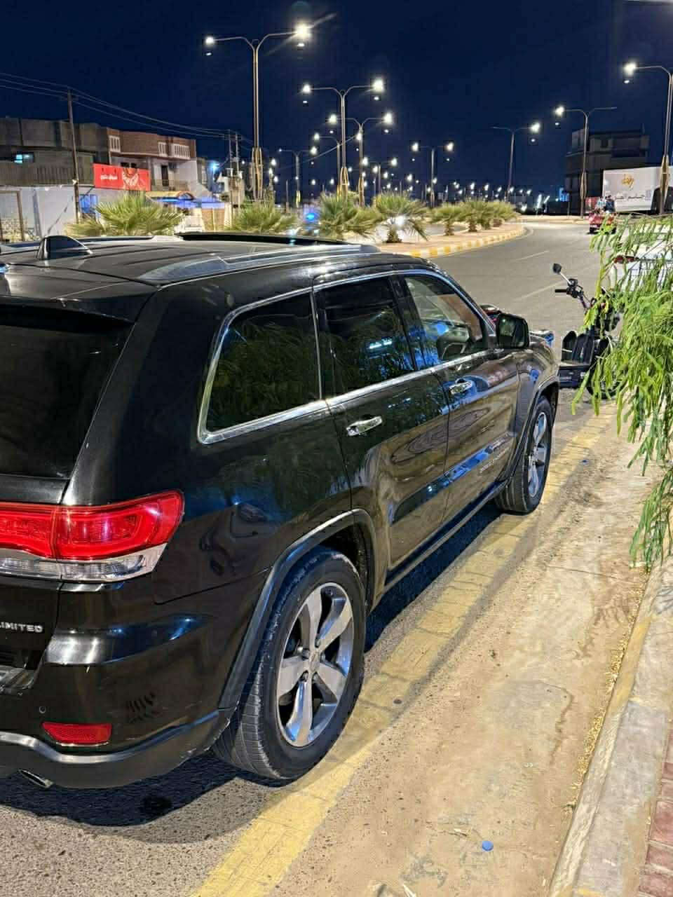 سلام عليكم جيب موديل2014 سته سلندر فول لخير بنرامه صندوك كهرباي شفط ستيرن كهرباي تشغيل عن بعد اشاير ترحيب بيهه هواي مواصفات رقم بغدادبسمي نكليزي كير مكينه وصدر جدد هادثهه سرقه وبراكيته مال دعاميه الجوه بيهه طلقه بل قماره هاي كل تفاصيلهه مضروبه مكفوله السياره من الضربه مكاني بغداد 
الجهاد السعر ب 170 لاتصال ***********
