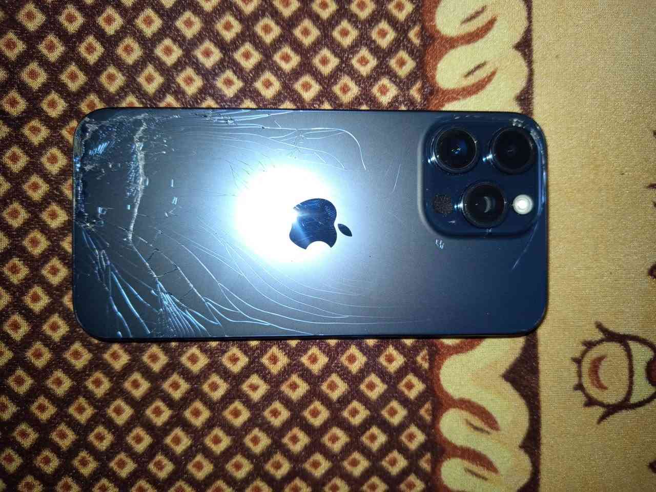 السلام عليكم من رخصه الادمن
ايفون 15 برو ماكس شرق اوسط للبيع مفتوح مره وحده ومعلي بطاريه ومبدل شاشه اصليه اصليه عل فحص وضهر مكسور وياه الكارتونه مالته الموبايل كلش حلو وجديد والشاصي مالته مكفول مابي شخط السعر قيم واخذ بما يرضي الله 
للتواصل *********** بي واتساب 
العنوان كربلاء طوريج الجدول الغربي 
لحد يكسر بالسعر قيم بما يرضي الله
