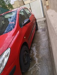 بيجو 307 فرنسي موديل 2006 كير اتوماتيك ومحرك مكفولات تبريدها شغال التد...