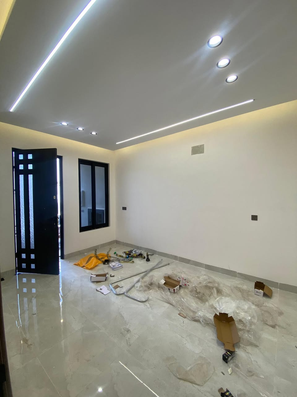 عقارات مهند الطائي 🏛🏛

بيت للبيع بناء حديث في حي الوحدة الثانيه المفوضية 

🔴مساحة 100 متر واجهة 5 متر 🔴

سند طابو ملك صرف 

طابق الاول : غرفة نوم وهول ومطبخ واستقبال وصحيات 

طابق الثاني : غرفتين نوم وهول وصحيات 

السعر 130 مليون

مراجعة #مكتب_مهند_الطائي 🏛
موقع المكتب➿➿في الموصل / حي الوحدة  

التفاصيل الاتصال على الأرقام التالية :_
( *********** )كورك☎️📞
( *********** )اسيا ☎️📞
او ((الاتصال على واتساب او فايبر برقم 
***********))
