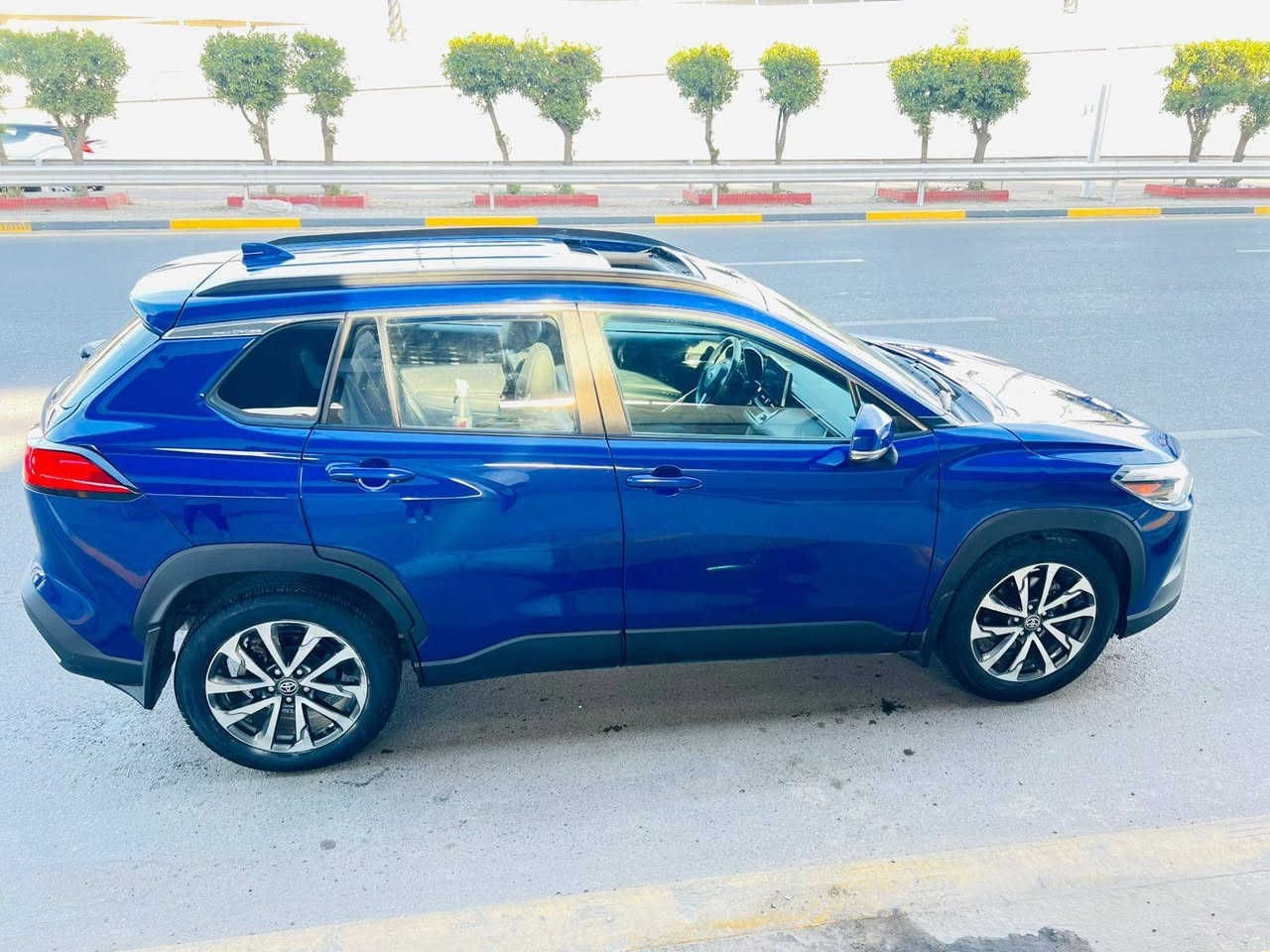 السلام عليكم عندي كروز تويوتا. موديل 2023 ماشي ١٨ حقيقي عله وضع امريكا ترقيم ودخول جديد فول ١/١ 

مواصفات بلاتنيوم فول للاخير محرك ٢٠٠٠ بانزين مو هايبرد شي راقي ياباني اصل امتياز امريكي  ١/١
الضرر ///باب سايق 
ارباك ستيرن مبدل اصلي شركة 
العداد //١٨ 
ترقيم //اربيل بسمي تحويل مباشر 
لون //ازرق 
جنطه كهرباء سلايت بصمه تشغيل عن بعد جلد دمام خلفي وامامي تبريد قطعتين كشنات كهرباء وتدفئه. شاشه جبيره. وعداد دجيتل ويل كاب كروم محرك ٢٠٠٠ بانزين فول رادار 

سعر ١٧٤ ورقه مرقم جاهز جديد 
مكاني بغداد نزله جسر ١٤ رمضان 
*********** وتساب 
*********** اتصال بغداد, العراق
