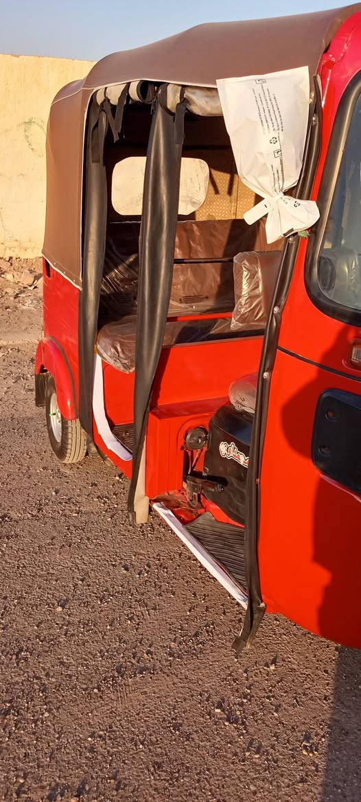 سلام عليكم شباب تكتك موديل 18رقم بغداد تحويل ثاني يوم نازله بل 19سنويه تقرة 19 مكينه مفتوحه لاتنقيص ولاتبخير مصبوغه عام جماليه طخه زغيرة بل لغد ومعمرة بارد سعر 5ونص وبيه مجال شي قليل العنوان بلديات شارع السجه رقم الهاتف ***********
