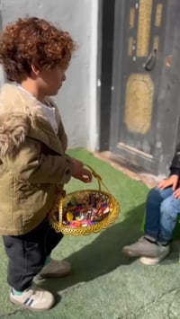 فقرة توزيع الحلوى لطالبنا الجديد حمودي  عنوانا الشعب التجار الشارع الم...