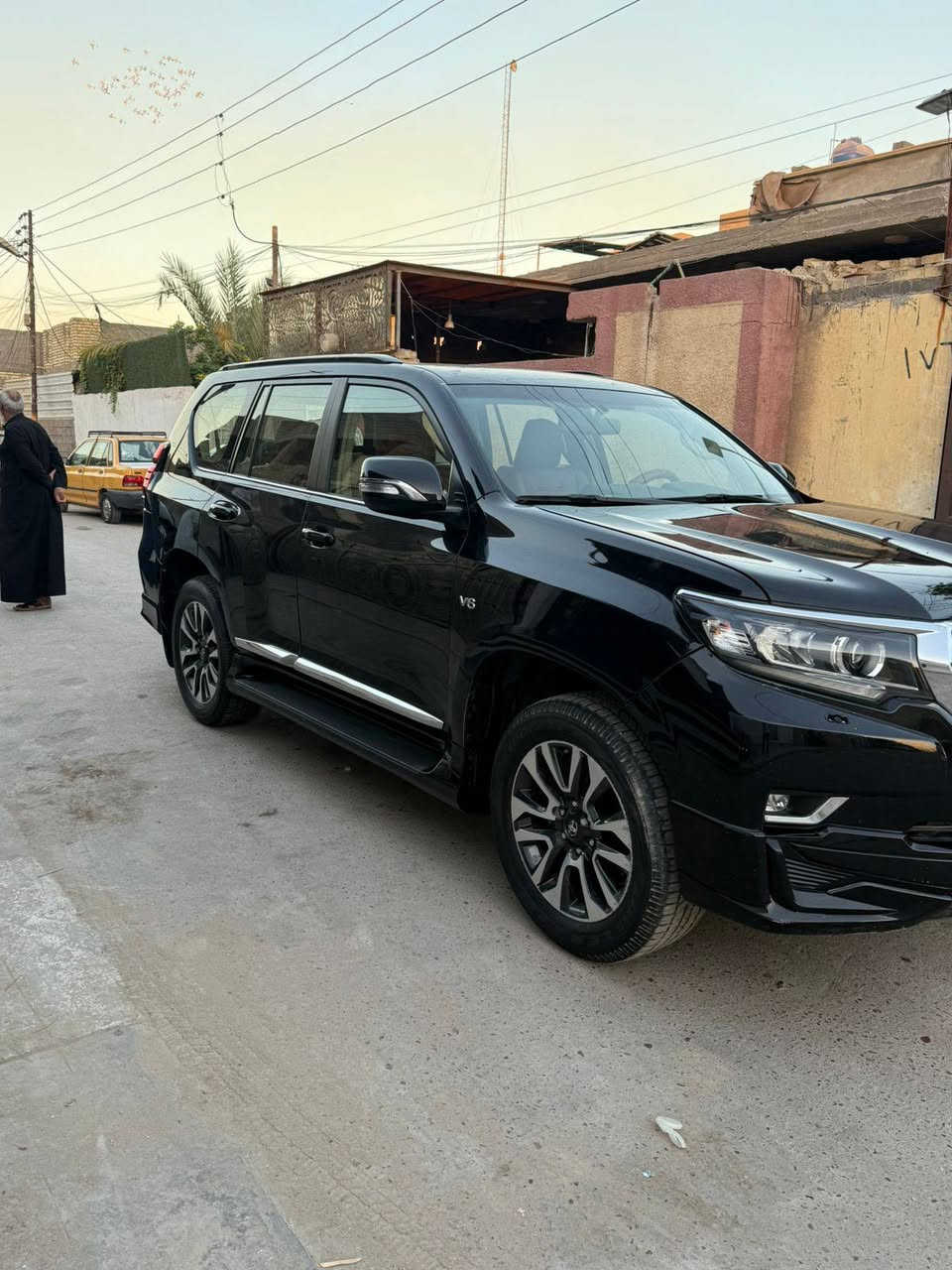 السلام عليكم سياره برادو للبيع موديل 2023 ماشيه السياره 23 كيلو متر حقيقي ضرر السياره شاملغ الخلفي سعر على الخاص رقم (***********)
