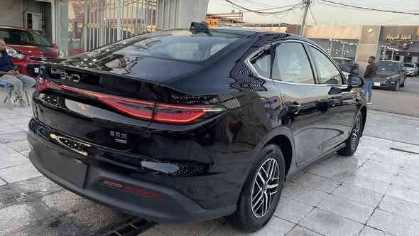 السلام عليكم 
22,000,000  السعر شامل الدلالية صافي 

فول مواصفات 13 كامرة فتحه سقف داخل ابيض 

📞***********

_________________________

توفر لدى معرض الزاد BYD بلگن هايبرد ☑️2025

BYD Sael 5       سيل 5     فول مواصفات  

السعر /🔥🔥🔔22,000,000🔔🔥🔥مليون دينار

انسب الاسعار شامل عقد المعرض ( الدلالية)

معرض الزاد  ***********📞

المواصفات/تتميز السيارة بثلاث انظمة 

 هايبرد & بانزين & كهرباء شحن منزلي 60كيلو تمشيك 

كارت +بصمة + كيبل شاحن والعدة كاملة بالصندوق 

فتحة سقف 

13 كامرة محيطية 

كرسي كهرباء 

داخل ابيض ملكي 

شاشة وسطية كبيرة 

رادار امامي وجانبي 

حساسات

حجم المحرك 1.5

شاشه اصليه 

سايد بريك كهرباء

دشبول شاشه ديجيتال

اوتو هولد

مفتاح التشغيل بصمه 

تشغيل عن بعد تحكمات مقود

اوامر صوتيه

منفذ طاقه

منافذ شحن

مقود جلد حياكه

دخول ذكي

3 وضعيات قيادة

اشاير بل مري

تتسع المقصورة ل 5 ركاب

المقاعد جلد رياضي وكهرباء 

اريل نفكيتر

اناره داخليه LED

لد امامي LED

‏LED بك لايت

قطعتين تبريد 

مثبت سرعة

حجم الاطار 16

مانع تزحلق

شاحنه خلفية

كير ماوس

البطاريه ليثيوم الاقوى والاطول عمرا في عالم الهايبرد 

جميع عدة السيارة في الصندوك 

المثلث _كيبل الشحن المنزلي _فوم الاطارات 

العنوان /معارض البياع _الشارع الثاني _معرض الزاد 

📞***********

📞***********
