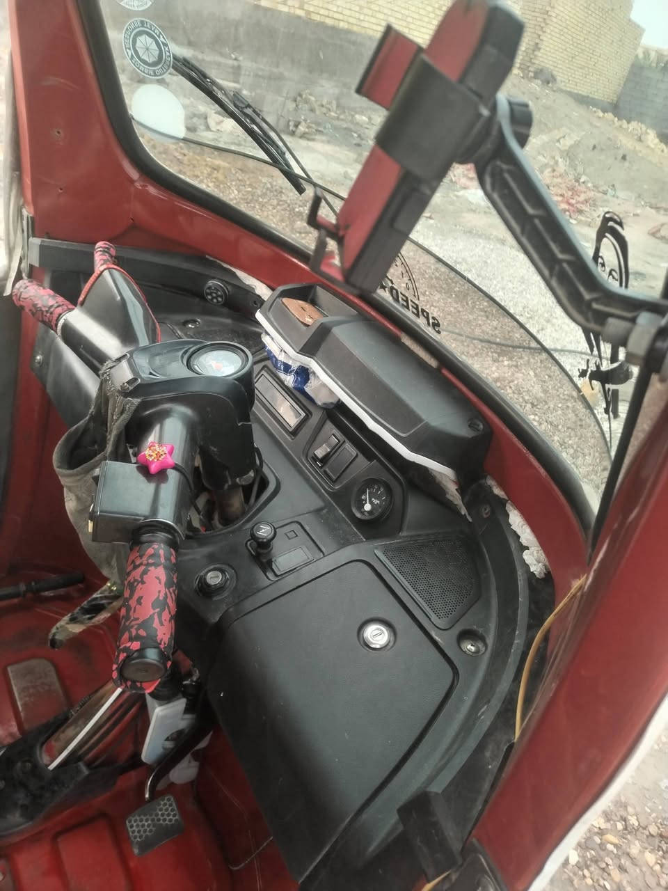 سلام عليكم تكتك موديل 22 سنويه ابسمي مكينه مفتوحه كلاجات فقط التكتك سويت بيها حادث الصور موجوده قبل الحادث وبعد الحادث السعر 6 مليون ع الحادث ماله ابيعها التصليح ع الشراي ملاحظه الحادث ما واصل المكينه بصفحه اليسرا الحادث وشويه من القد مضروب كل التفاصيل كاتبه لحد ايكول اشبيها مابيها المايعجبه المنشور ايعبره وانا اخوكم الزغير الاتصال ع الرقم *********** 

ملاحظه التصليح جوه ال ٣٠٠ الف
