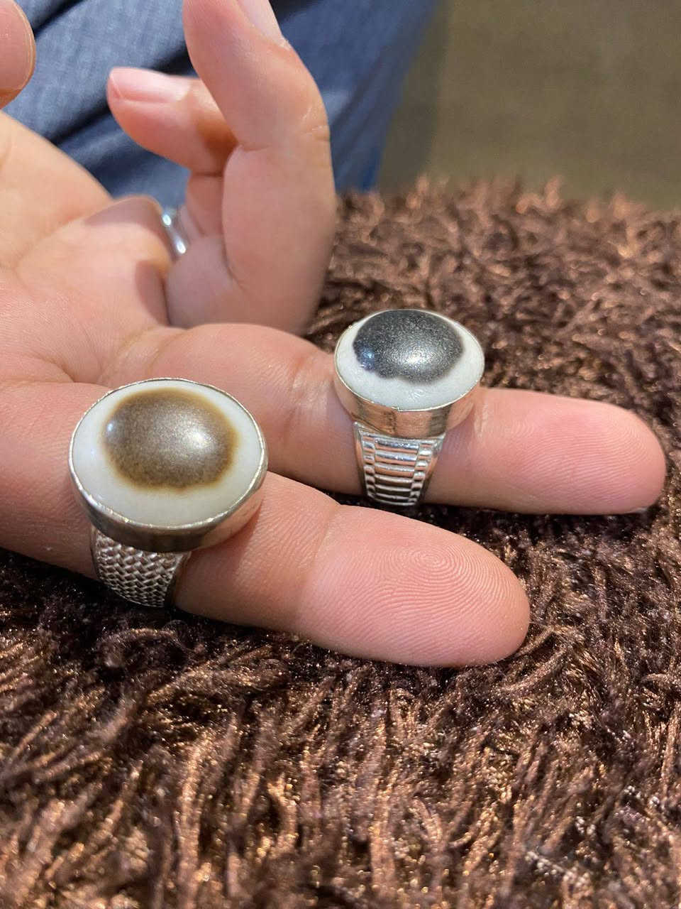 سلام عليكم ورحمة .رمضان كريم والله يتقبل الطاعات ...
تحف من الجزع اليماني القديم الطبيعي ...
صياغات يدوية بئوزان متوسطة 
اسعار مناسبة انشالله


**إذا كنت صاحب هذا الإعلان وتريد حذفه لأي سبب، رجاءا أرسل رسالة إلى الدعم الفني**