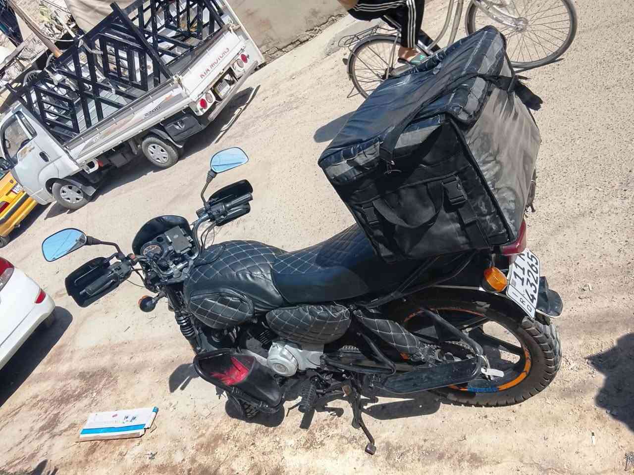 السلام عليكم دراجه بوكسر موديل 2019 نضيفه رقم بغداد تحويل الثاني يوم دراجه خير من الله بس بيهه صوت بل محرك (تجفيت) بس الدراجه شغاله واني اشتغل بيها وخير من الله سعرها 1600 وبيها مجال مكان بغداد حي الجهاد رقم التلفون ***********
