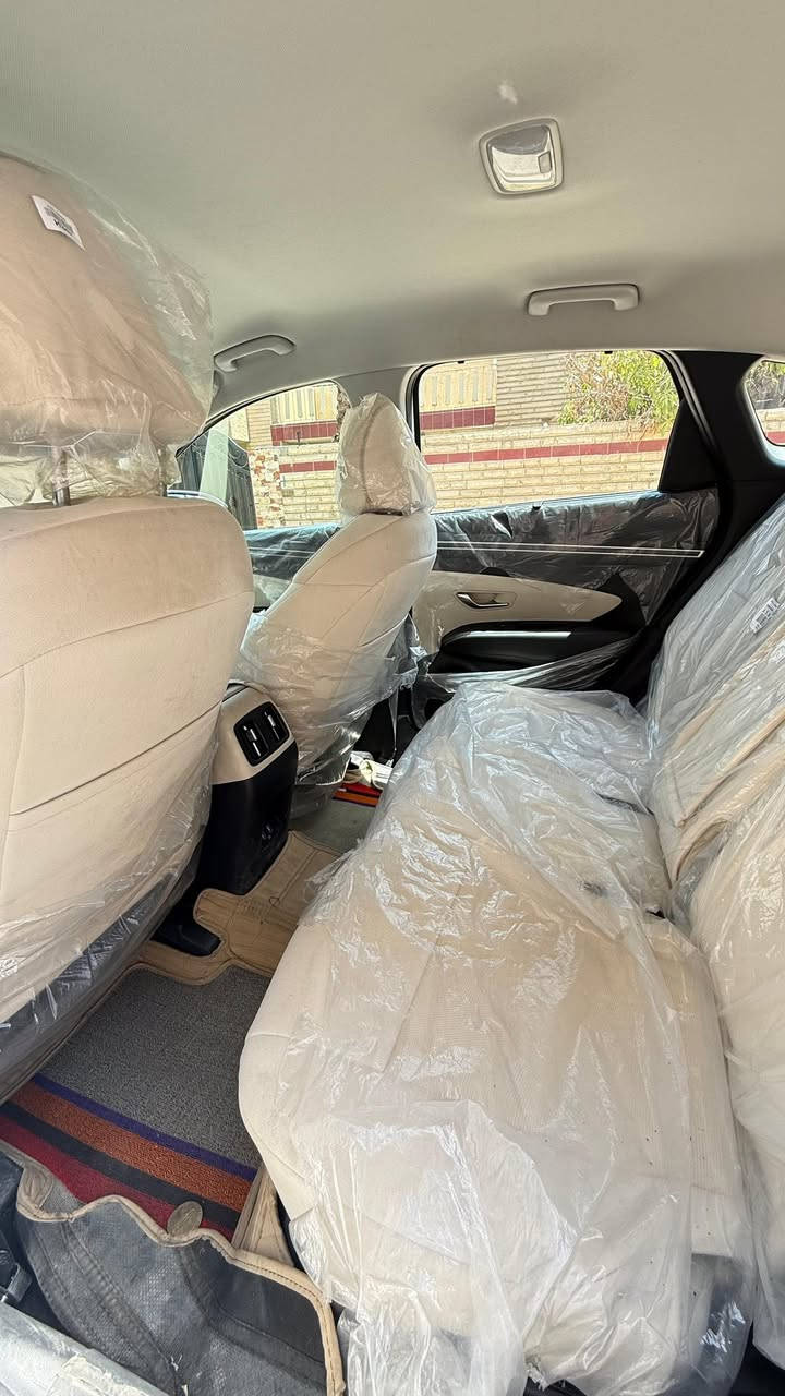 نوع توسان خليجي فئة Base
فول عدا بنوراما 
ماشيه 50 
خليجي 
محرك 2000 اربعة سلندر 
5 راكب 
مقاعد جلد 
نظام كار بلي 
بعد بيه مواصفات
رقم الهاتف *********** 
العنوان بغداد التاجي  
السعر 207 وبيه مجال حق الجيه
