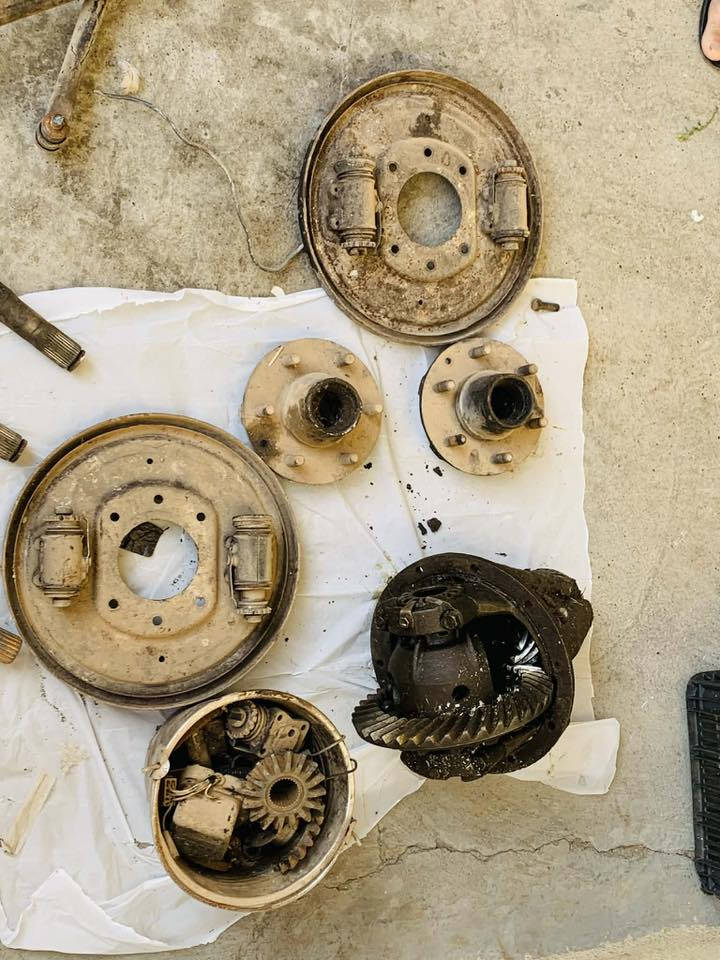 سڵاو بەڕێزان ئەکسل و شەفتی ستاوت ١٩٨٢ بۆ فرۆشتن 
***********
