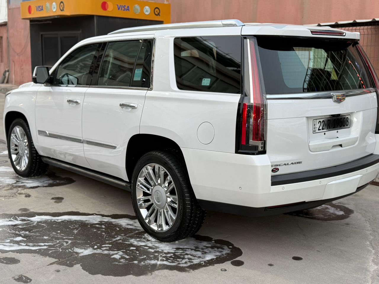 السلام عليكم
كاديلاك اسكاليد موديل 2017خليجيه وكاله المنصور  السياره فول مواصفات واحد ع واحد داخل قرميدي سياره كفاله عامه حته الدعاميات ماشيه 61 الف كيلو متر الرقم اربيل الجديد سنويه جديده كير محرك بشرط السياره وضع شركه مكان السياره البصره السعر 425ورقه 
رقم الهاتف 
***********
