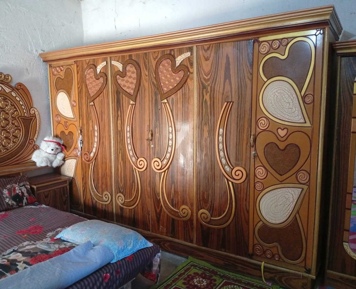 سلام عليكم غرفه جديده لبيع 650 محتاجين وريد نبيعه هاذه رقم تلفون ***********
