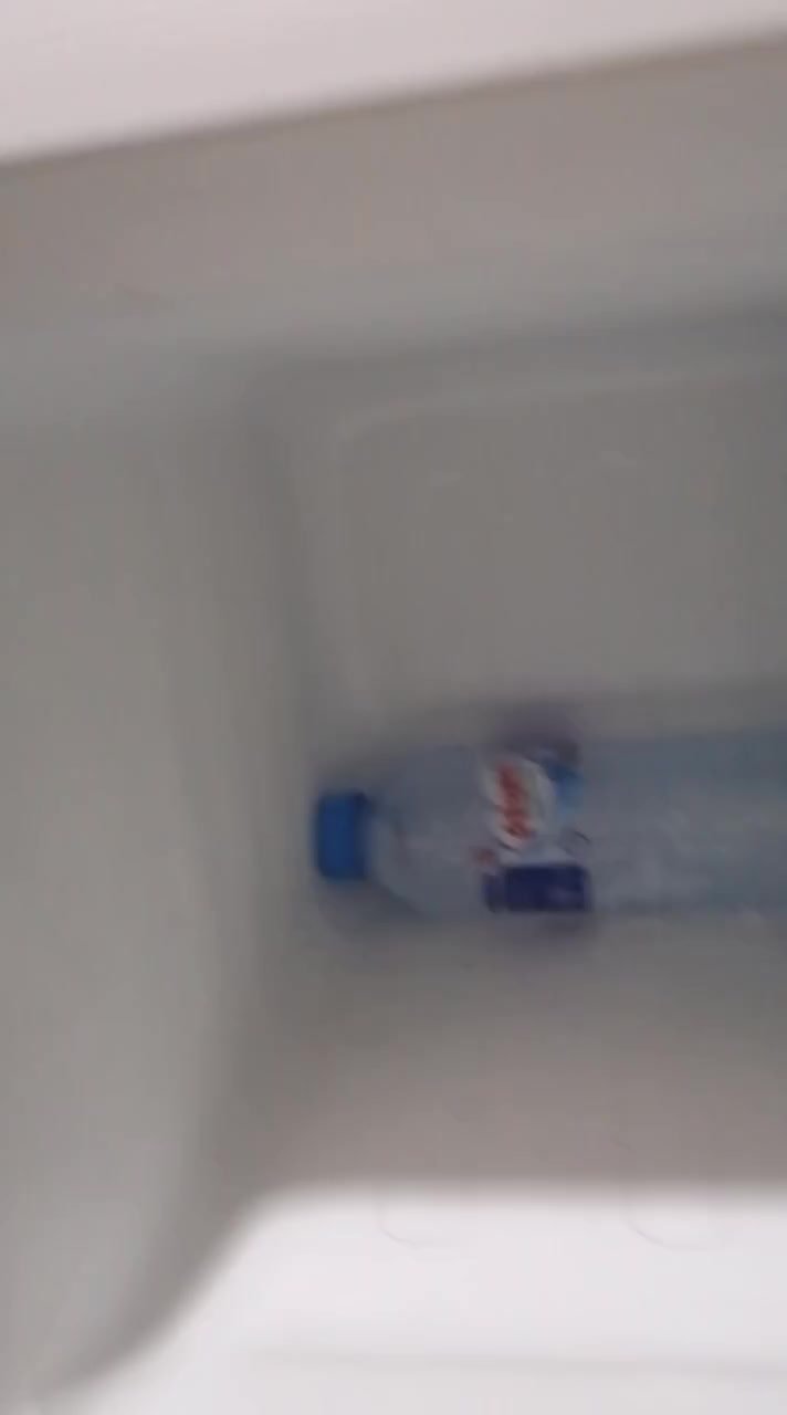 ثلاجه لبيع خو جديد بكاني تنومه صالحيه عقارات شايب ***********
