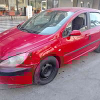 بيجو فرنسي ٣٠٧.موديل 2005 رقم بغداد    رقم نكليزي محرك   جديده  كير او...