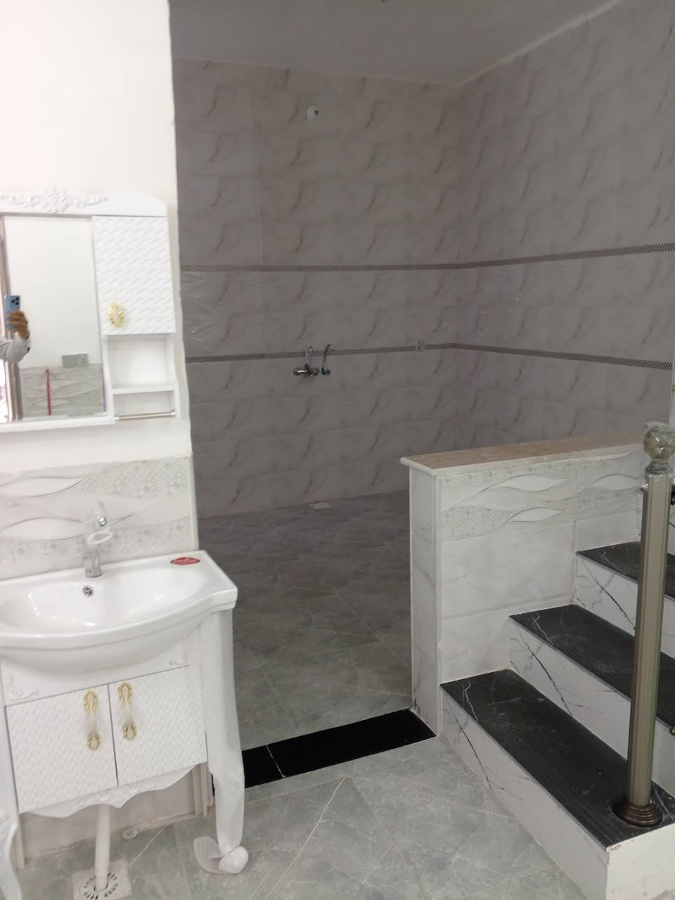 سلام عليكم بيوت عدد ٢ المساحه ٥٠متر طابق ونصف كل بيت بي استقبال وغرفة نوم وصالة وصحيات ٢ بناء حديث
الموقع 
البوبيات قرب أسواق البرتقاله سند ٢٥ قرار من صاحب السند شارع ٦ متر خدمات مي مجاري كهرباء عدا التبليط 
السعر ٥٢ مع المجال البسيط 
ملاحظه اخوان بيع فقط لاايجار لارهن لاقصاط بيع فقط 
خدمات***********
