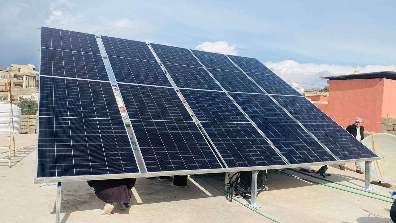 منظومة جديدة قضاء شيخان  -منزل السيد بير حجي  
المنطقة : قضاء الشيخان 
نوع المظومة : منظومة Sofar  
تشغيل الصباحي 16 امبير التشغيل المسائي 5 امبير 
 
- انفيرتر  6 كيلواط Sofar ضمان استبدال 5 سنوات 
- بطارية 5 كيلواط Dyness ضمان 10 سنوات 
-  الواح شمسية 600 واط  ضمان 12 سنة 
  
# مميزات المنظومة الشمسية
-ارجاع الكهرباء للوطنية 
- تقليل فاتورة الكهرباء 
- تحسين البيئة وتقليل الانبعاثات الكربونية
- توفير الطاقة في أوقات الذروة
- المحافظة على اجهزة المنزل كون الفولطية مستقرة وتطول العمر الافتراضي للاجهزة الكهربائية   

شركة الطاقة الذكية .
الموقع بعشيقة حي العسكري مقابل معرض مخلد 
 *********** 
***********.  
www.taqa-smart.com 
Fadi@taqa-smart.com
 

 

طاقة_شمسية
#منظومات_طاقة
#سوفار
#HZ
#داينيس
#الربيعة
#تل_سمير
#طاقة_سمارت
#طاقة_متجددة
#انفرتر
#بطاريات
#الواح_شمسية
#نصب_منظومات
#عروض_الطاقة
#عراق
#بعشيقة
#مهندس
