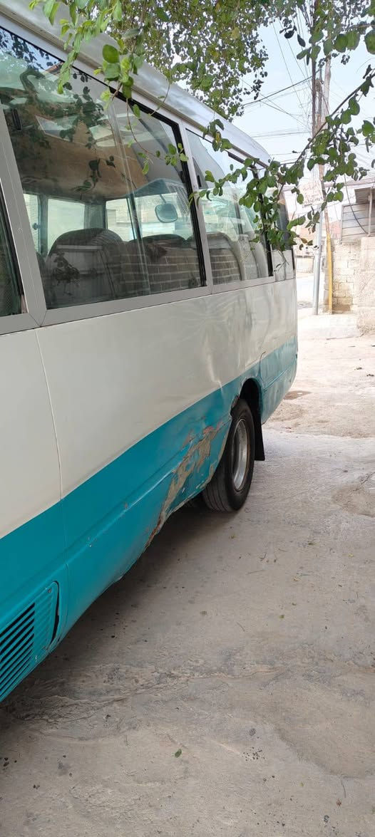 السلام عليكم كوستر للبيع محرك والجير كفاله السعر 140 وبيها مجال ***********
